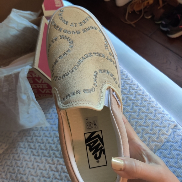 Vans Limited Edition - Size 9 - Picture 3 of 5